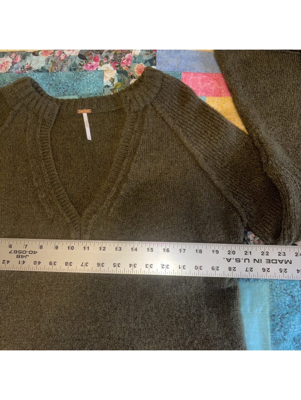 Free People Wool Blend V-Neck Flare Sleeve Woman’s Small Sweater Cozy Casual - Picture 8 of 9